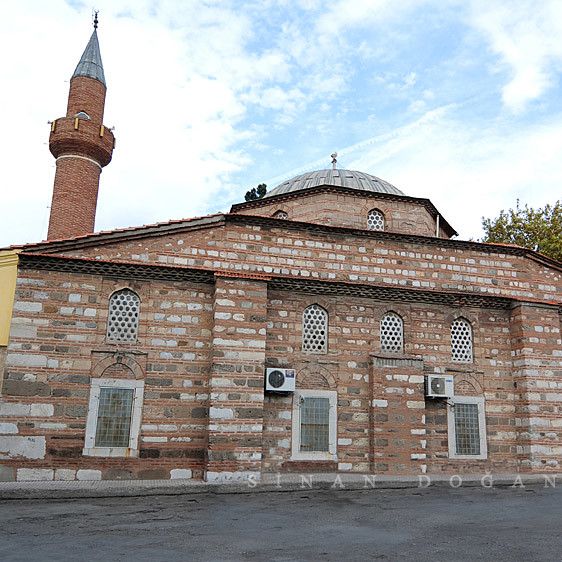 Manisa’da Depremde Hasar Gören Paşa Camii Yeniden Ayağa Kalkıyor (2)