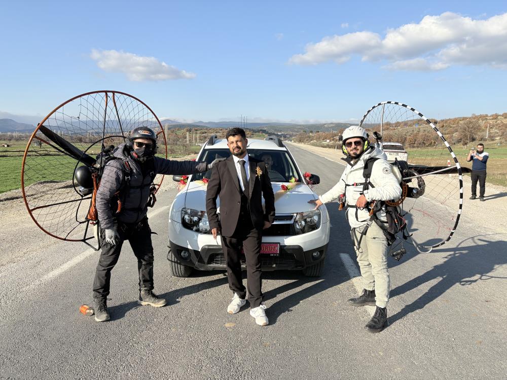 Manisada Havadan Bahsis Sakasi Dugune Nese Katti Paramotorcular Bahsis Almadan Yolu Ac (3)