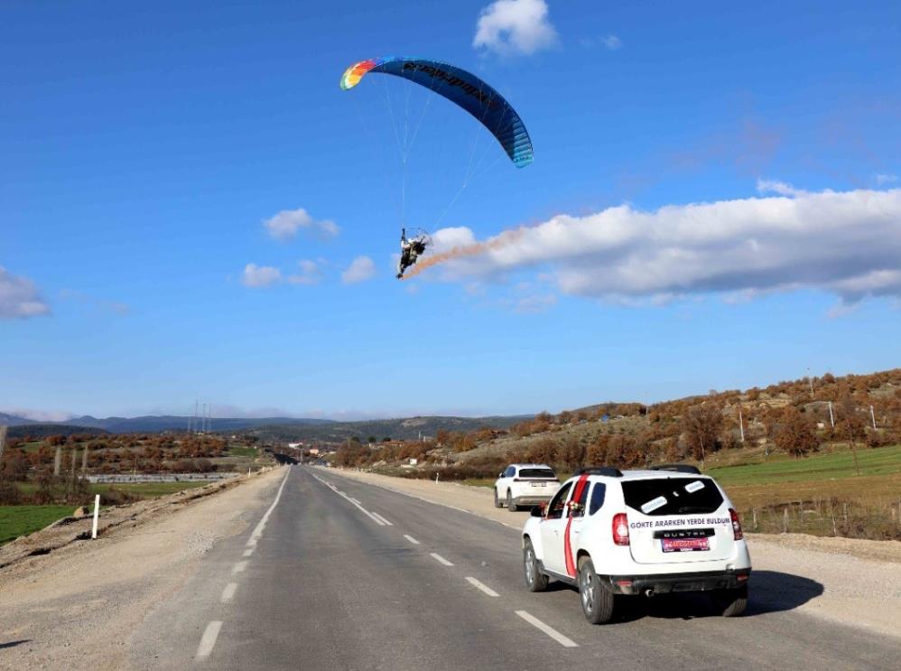 Manisada Havadan Bahsis Sakasi Dugune Nese Katti Paramotorcular Bahsis Almadan Yolu Ac (4)