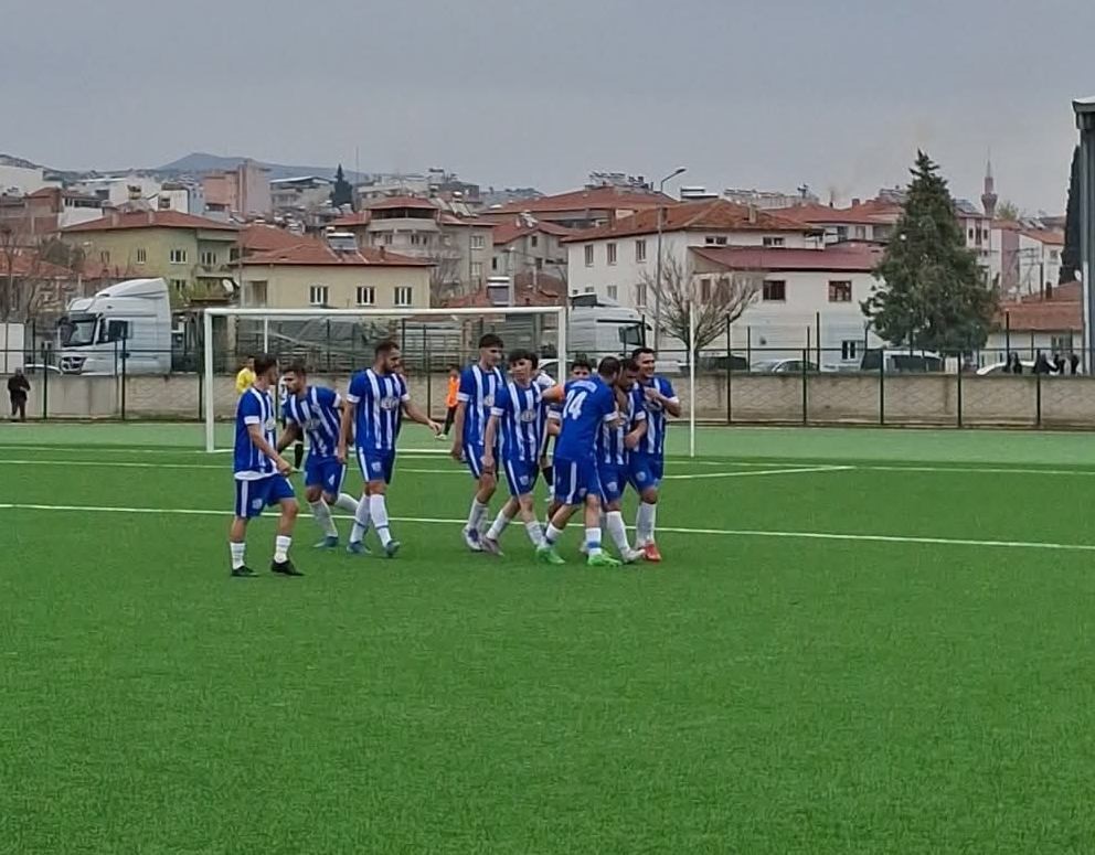 Manisada Trazlar Spor Sahada 7 Kisi Kalinca Mucadele 77 Dakikada Durduruldu (2)