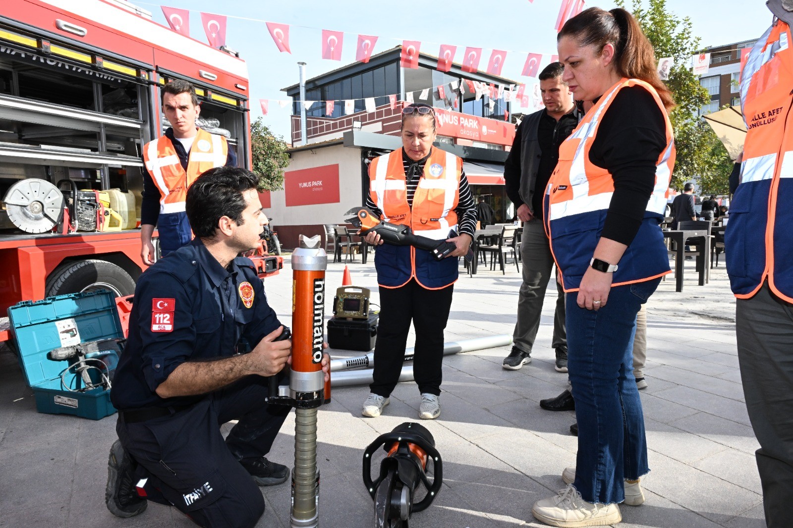 Manisada Vatandaslar Afet Ve Acil Durumlara Hazirlaniyor Mahalle Afet Gonulluleri Egit (1)-1