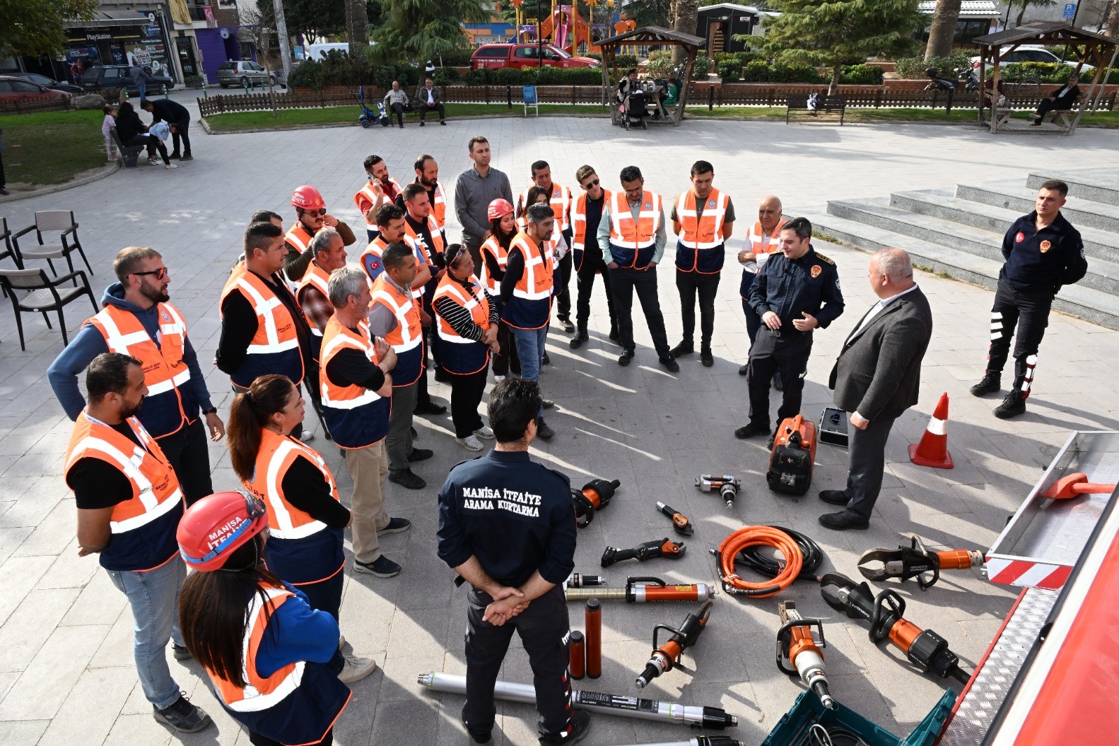 Manisada Vatandaslar Afet Ve Acil Durumlara Hazirlaniyor Mahalle Afet Gonulluleri Egit (6)