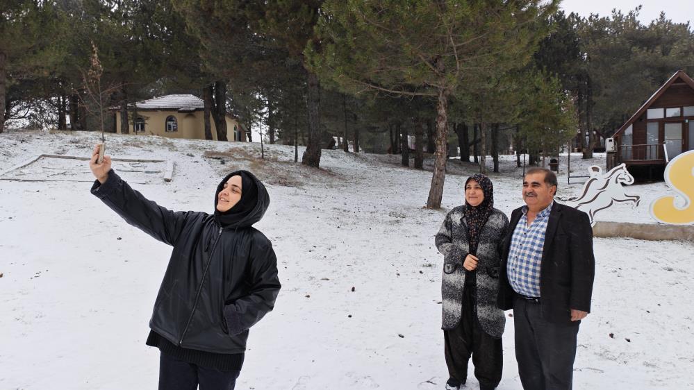 Manisanin Yuksek Kesimlerine Mevsimin Ilk Kari Dustu (4)