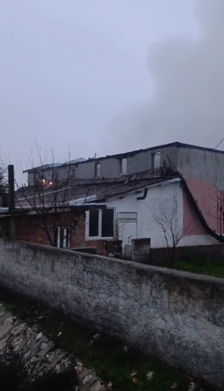 Mekanda Çıkan Yangın Can Aldı Kadın Alevlerin Arasında Hayatını Kaybetti (3)