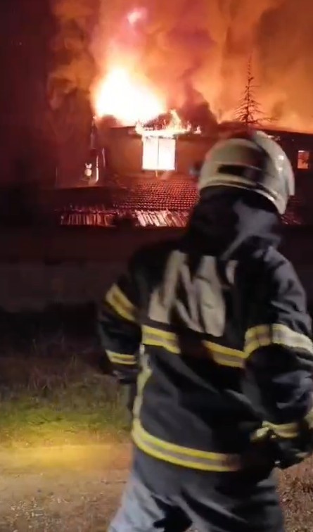 Mekanda Çıkan Yangın Can Aldı Kadın Alevlerin Arasında Hayatını Kaybetti (4)