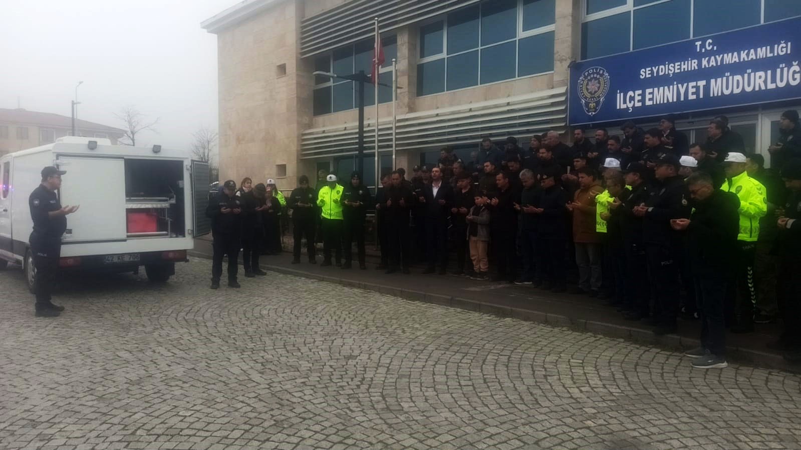 Mesai Arkadaşlarını Yıkan Haber Polis Memuru Kalp Krizine Yenik Düştü (4)