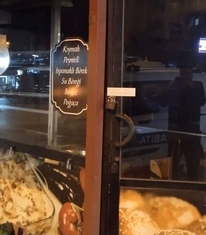 Mide Bulandıran Görüntüler İzmir’den! Böreklerin Üzerinde Fare Gezdi (3)