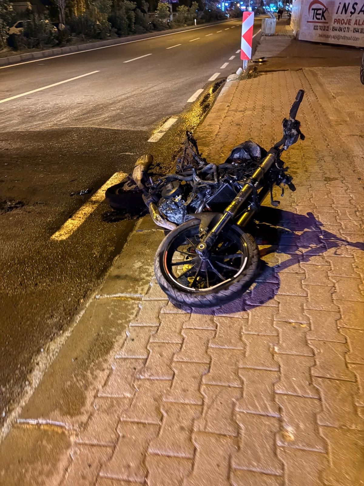 Motosikletli Metrelerce Havaya Savruldu! Ölümlü Kaza Anı Saniye Saniye Kamerada (2)