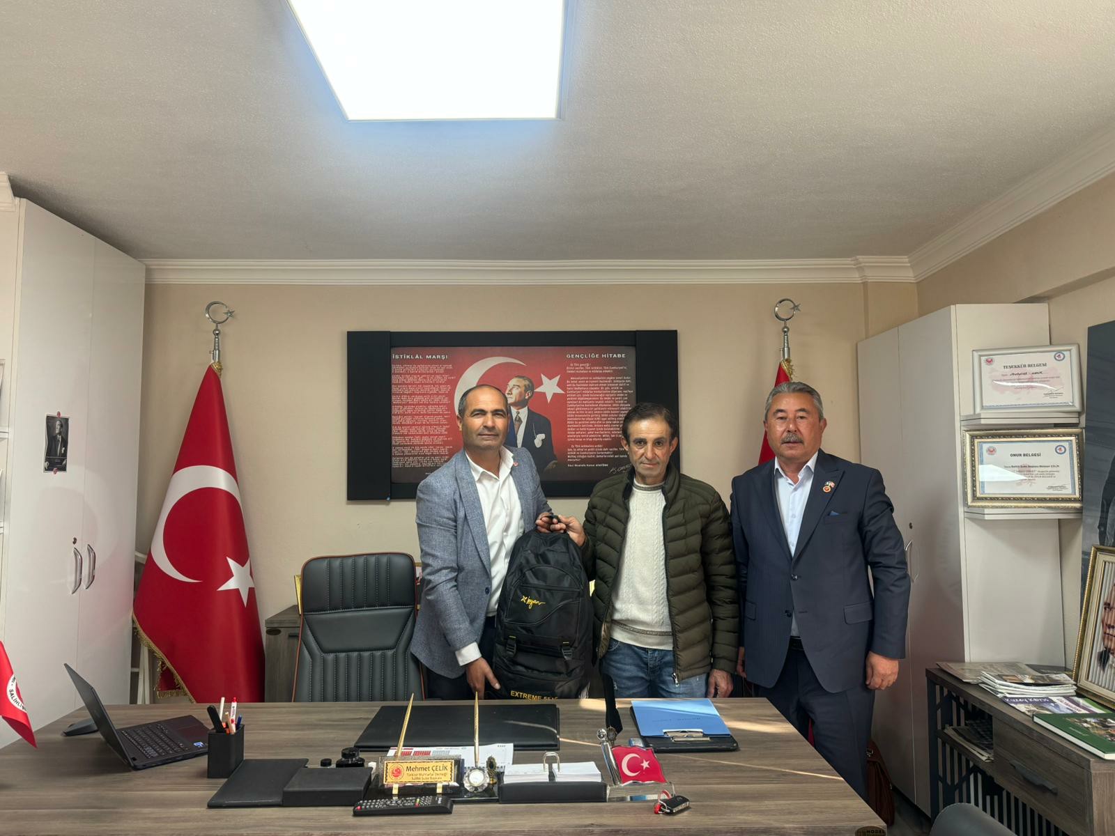 Muhtar Mahmut Akkuzudan Ornek Insanlik Dersi Buldugu Cantayi 1 Ay Boyunca Arayip Sahib (2)~1