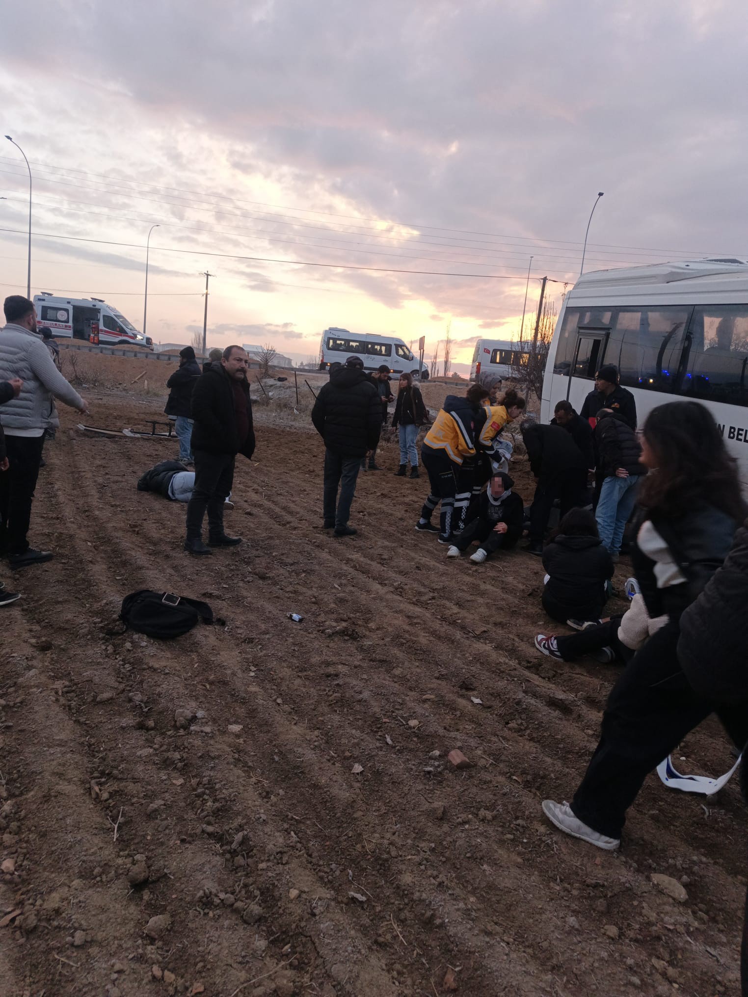 Ogrencilerle Dolu Midibus Sarampole Yuvarlandi 17 Kisi Hastanelik Oldu (3)