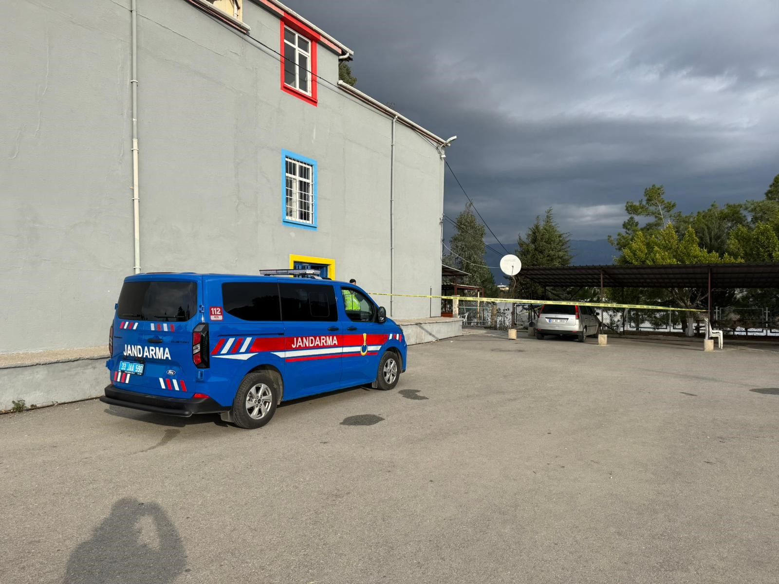 Okul Bahçesinde Dehşet 12 Yaşındaki Öğrenci Müdürü Tüfekle Vurdu, O Anlar Kamerada (4)