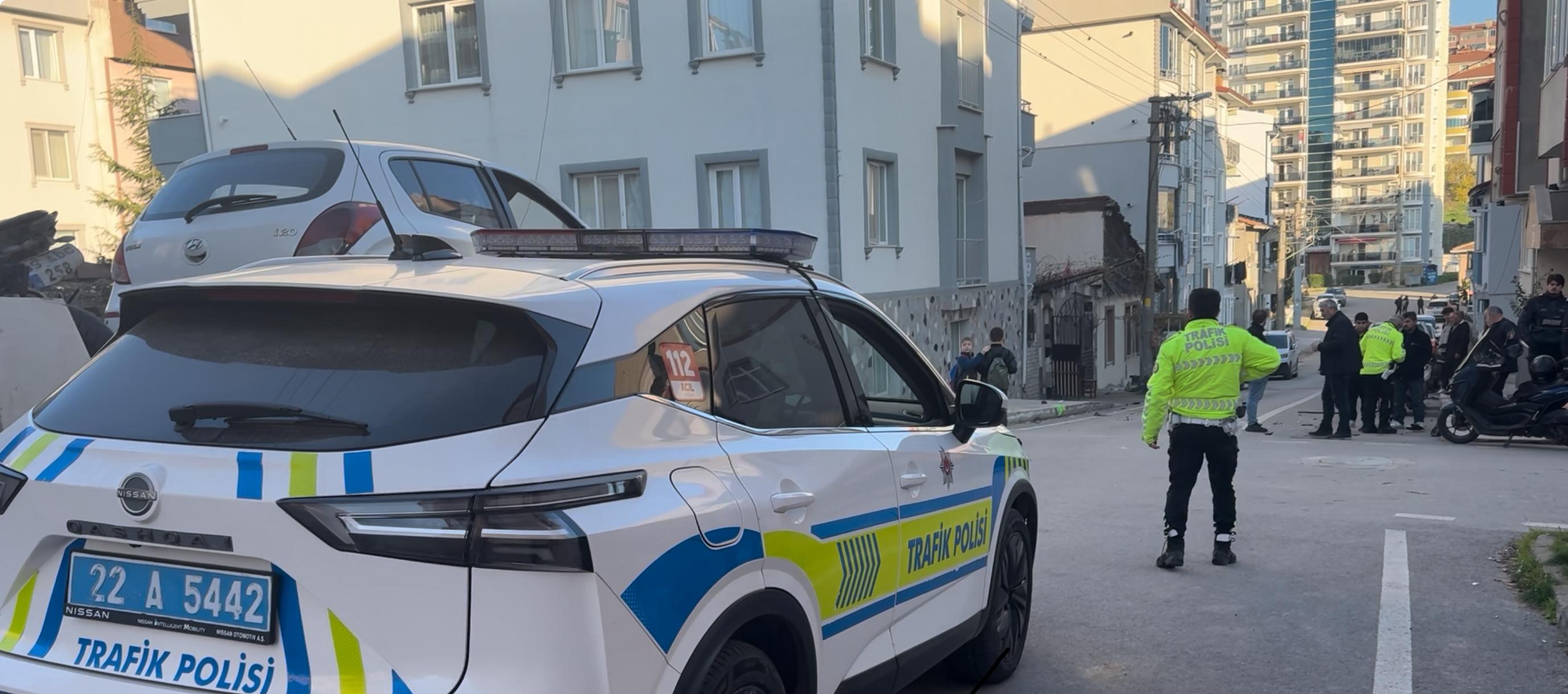 Otomobille Çarpıştı, Metrelerce Savruldu Motosiklet Sürücüsünün Öldüğü Kaza Anı Kamerada (3)