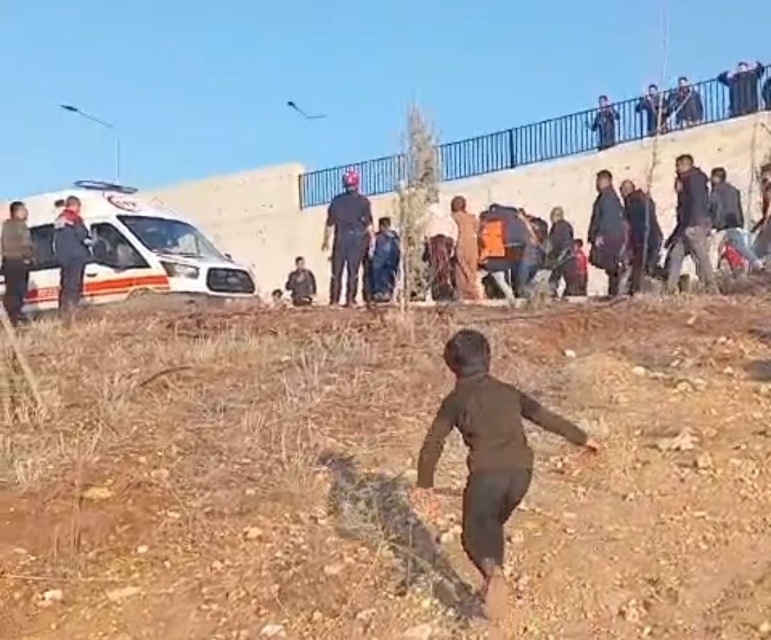 Oyun Faciaya Donustu Dereye Dusen Iki Arkadastan Biri Dakikalar Sonra Cansiz Bulundu 04