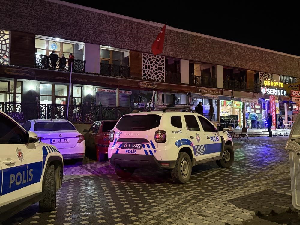 Oyun Salonunda Kanlı Kavga 19 Yaşındaki Genç Bıçaklanarak Öldürüldü (2)