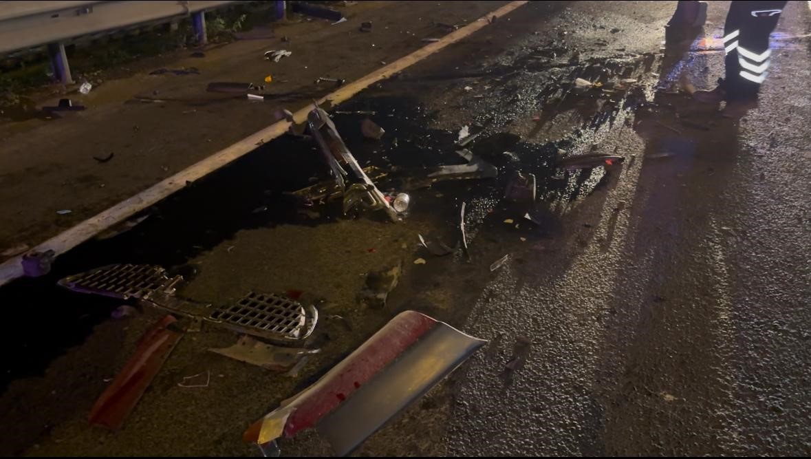 Panelvan Sürücüsü Direksiyon Hakimiyetini Kaybetti Ortalık Savaş Alanına Döndü (3)