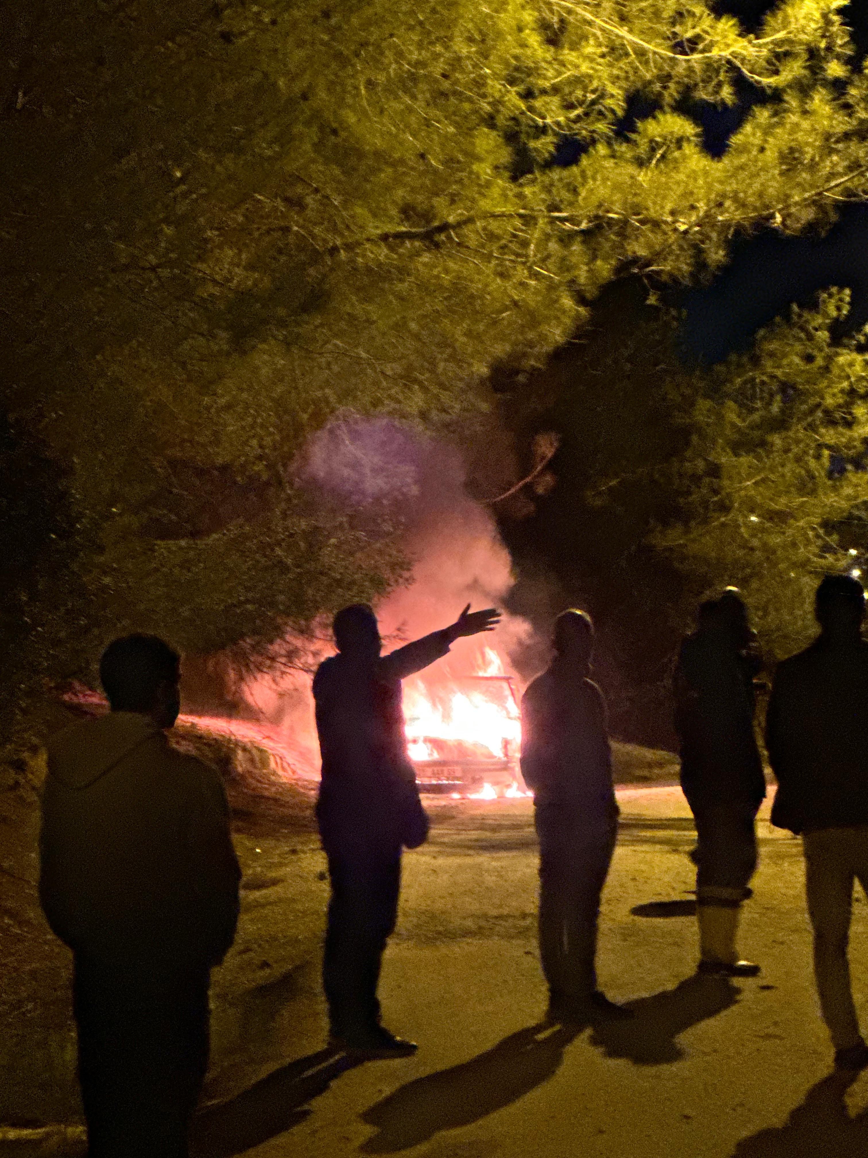 Patlayan Otomobil Alev Topuna Döndü Sürücü Hayatını Kaybetti (2)