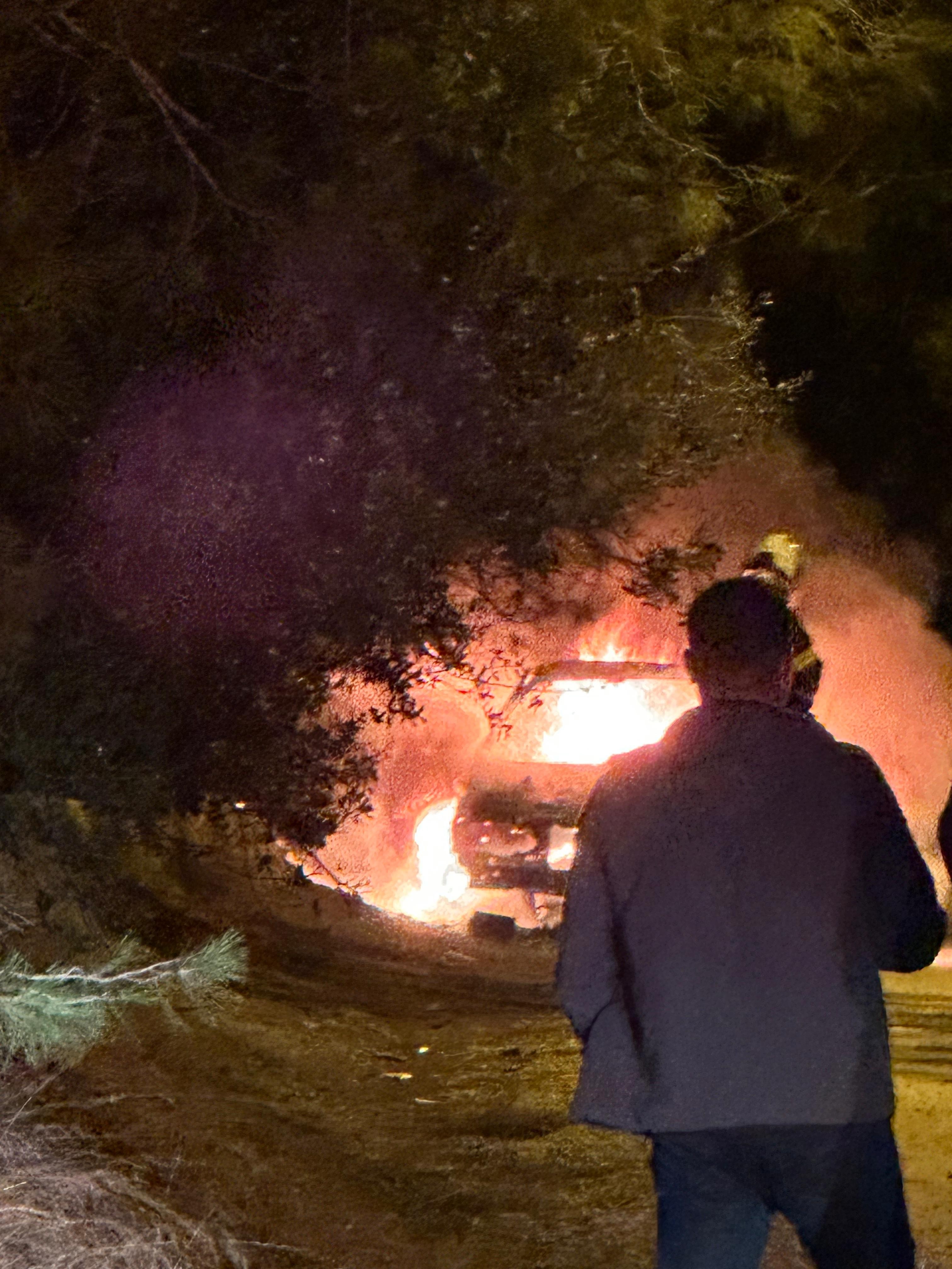 Patlayan Otomobil Alev Topuna Döndü Sürücü Hayatını Kaybetti (3)