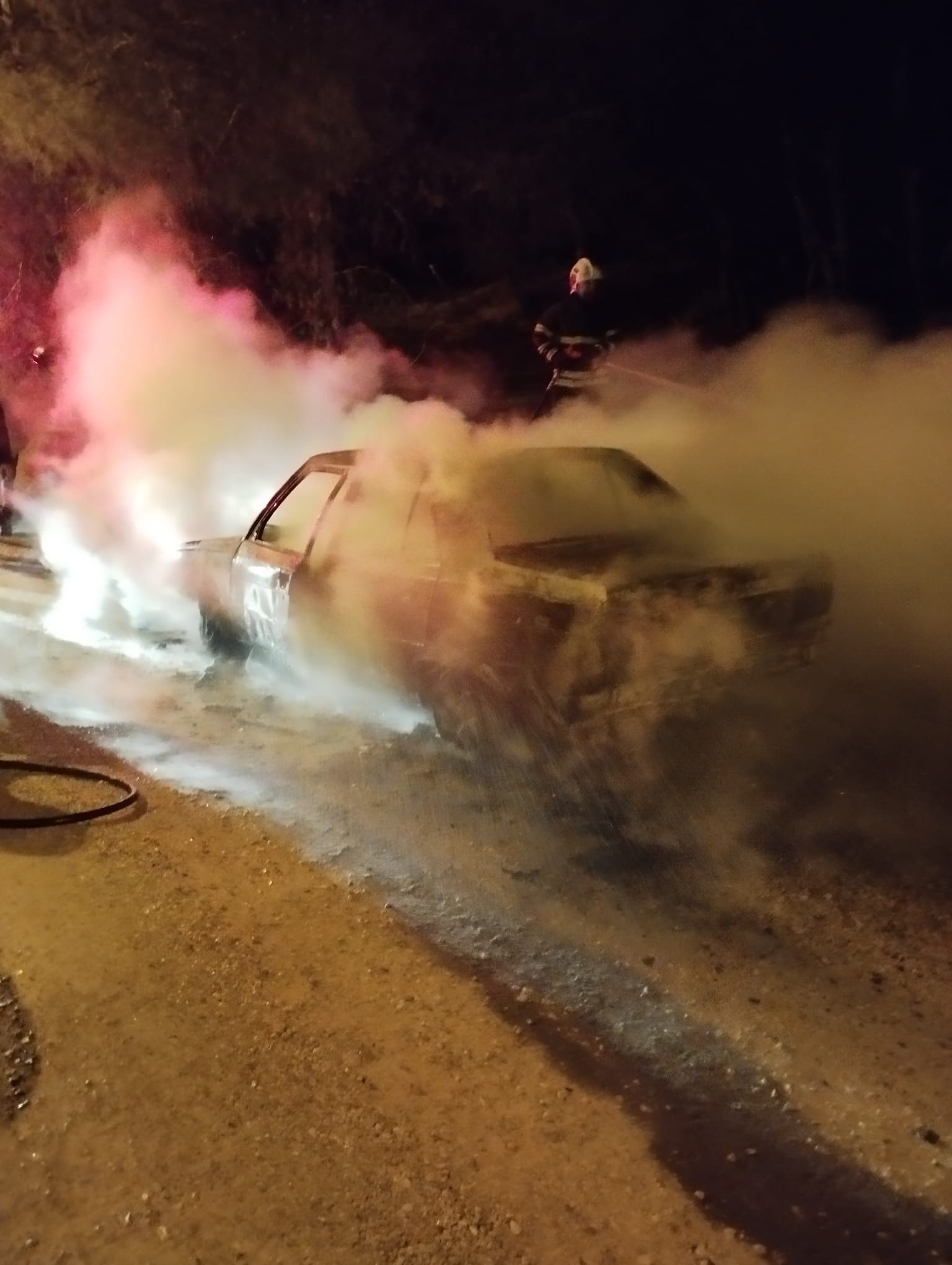 Patlayan Otomobil Alev Topuna Döndü Sürücü Hayatını Kaybetti (4)