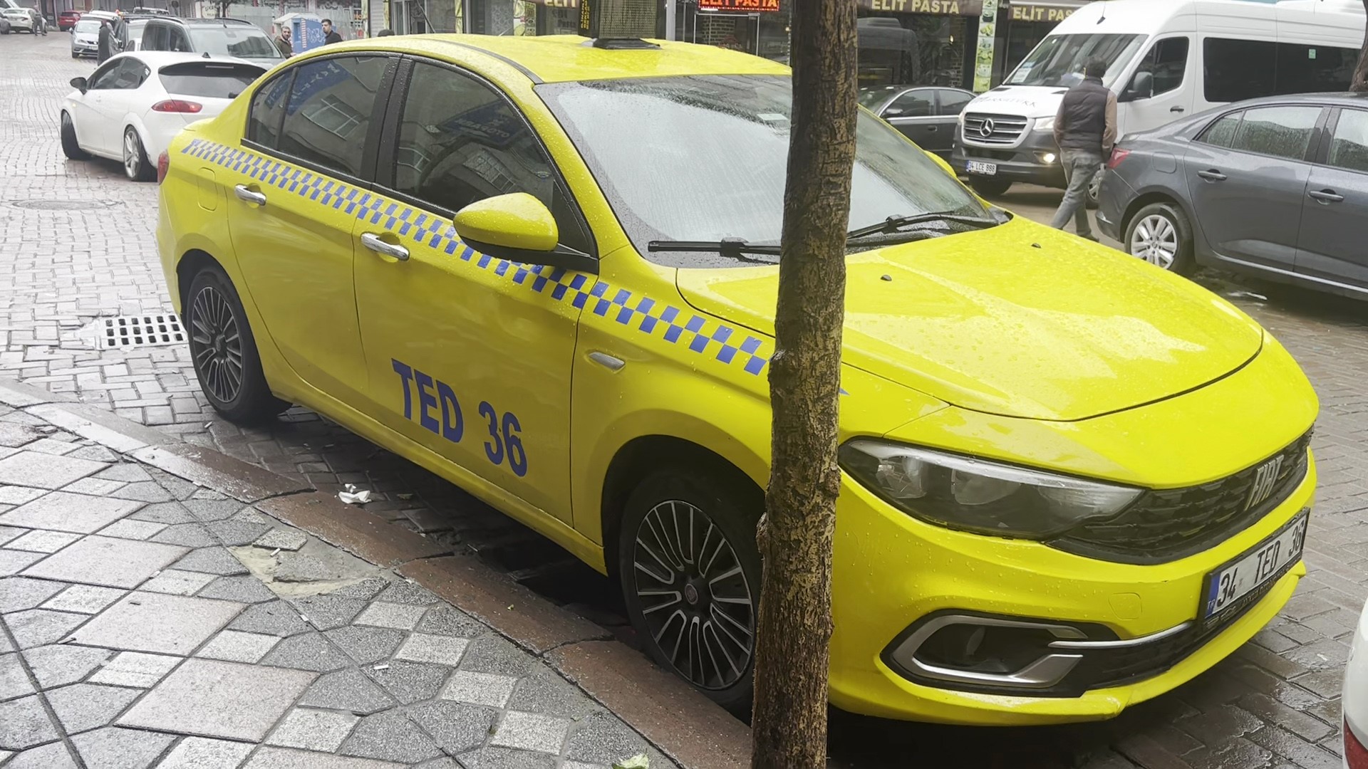 Sabah Saatlerinde Dehşet! Genç Taksici Evinin Önünde Vahşice Öldürüldü (2)