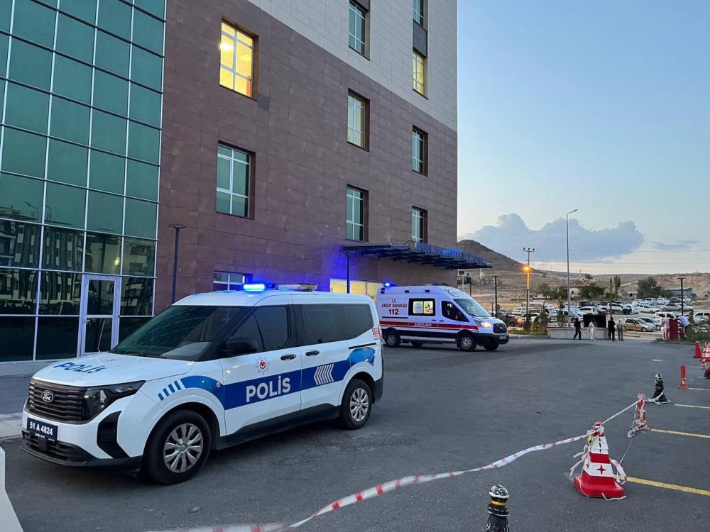 Sabah Saatlerinde Yurek Yakan Olay 7 Katli Apartmanin 3Uncu Katindan Dusen Kadin Hayat (2)