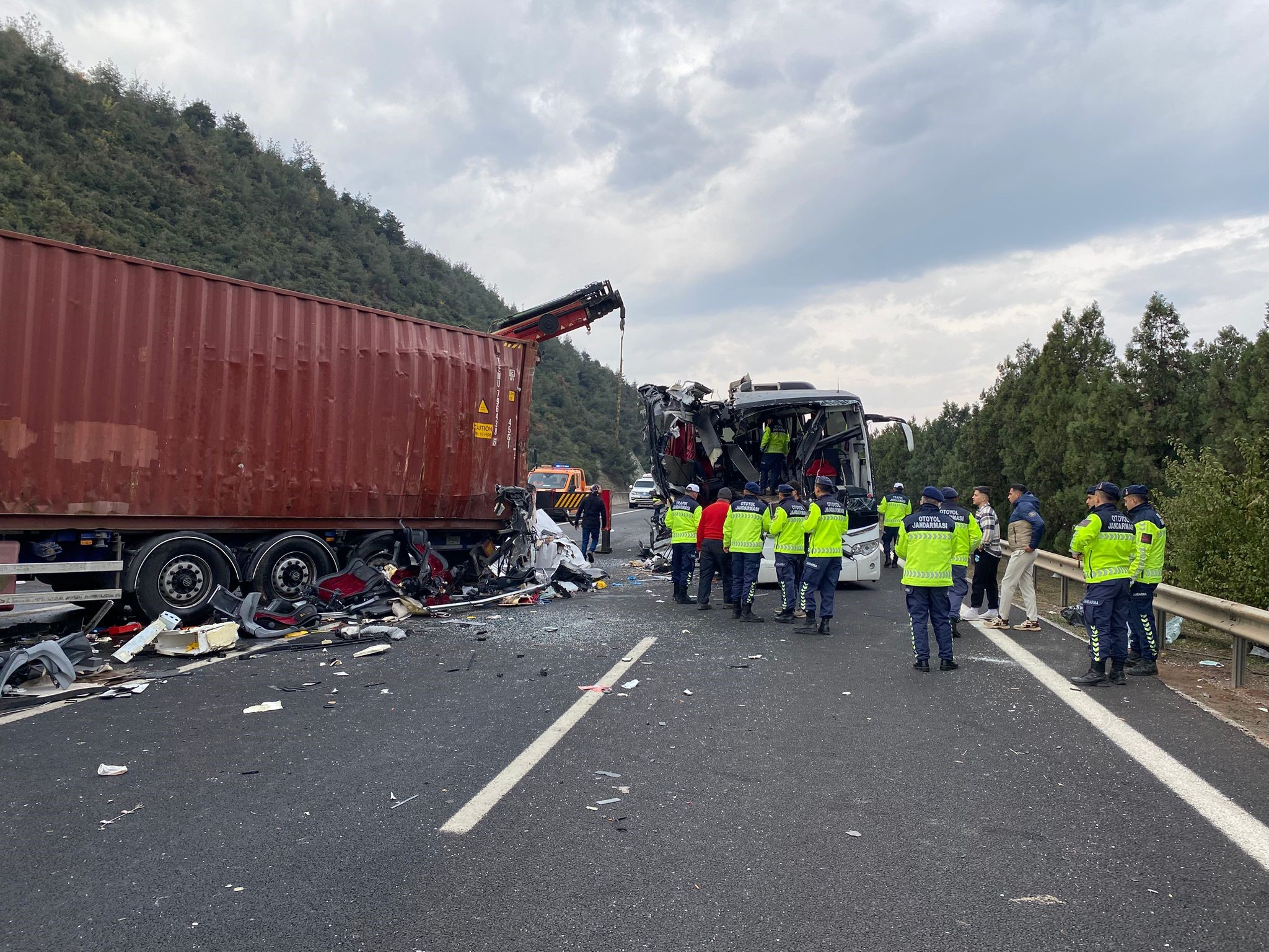 Sabaha Karşı Korkunç Çarpışma Otobüs Kazasında Ölü Sayısı 7’Ye Yükseldi (2)