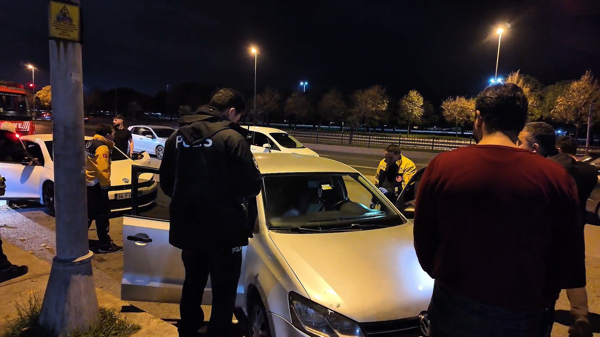 Sahilde Esrarengiz Gece 100 Metre Arayla Bulundular 01