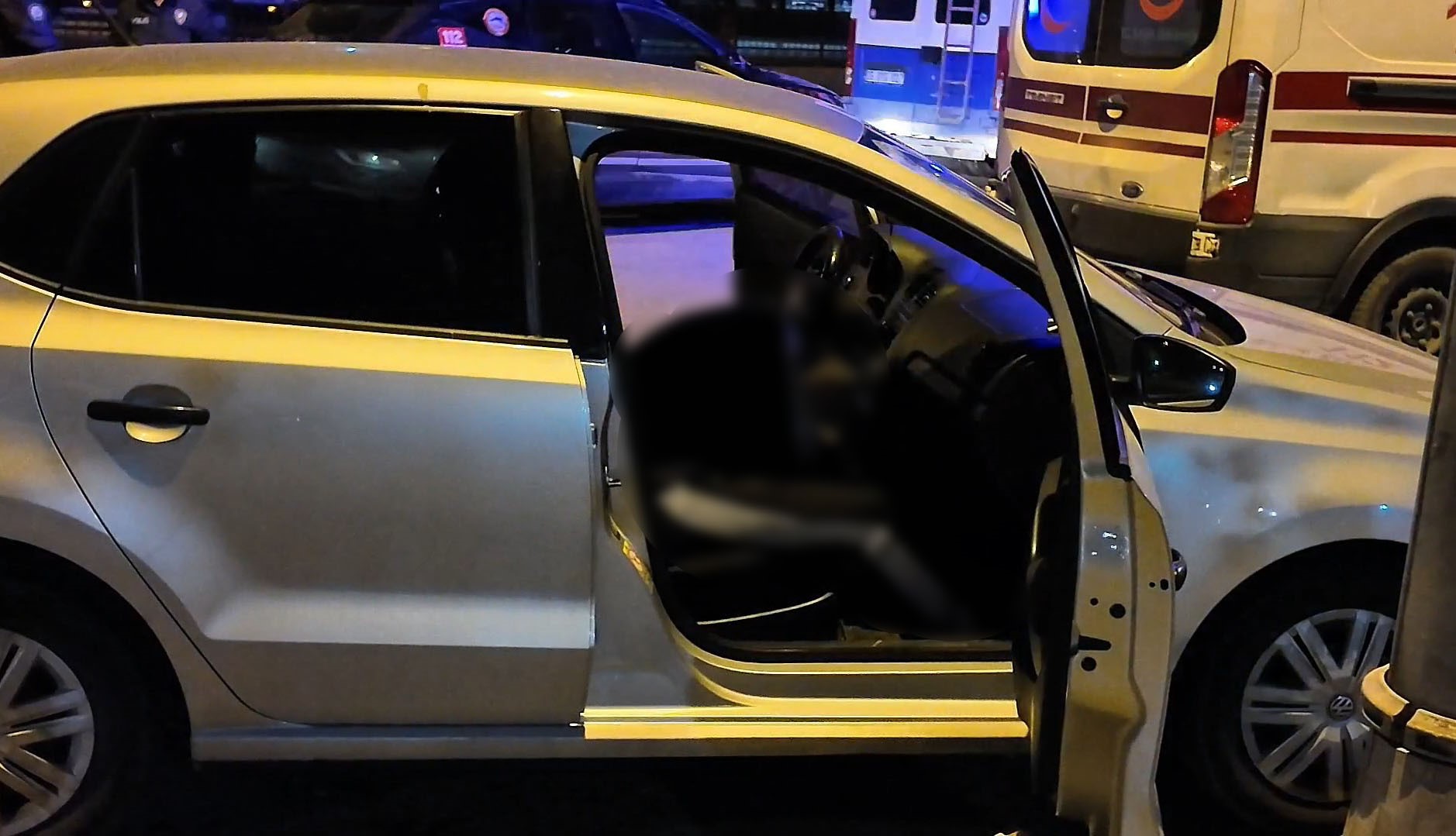 Sahilde Esrarengiz Gece 100 Metre Arayla Bulundular 02