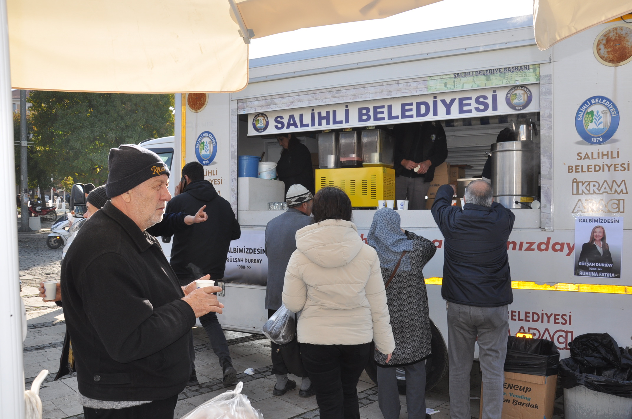 Salihli Belediyesi Gulsah Durbay Icin Lokma Hayri Duzenledi (9)