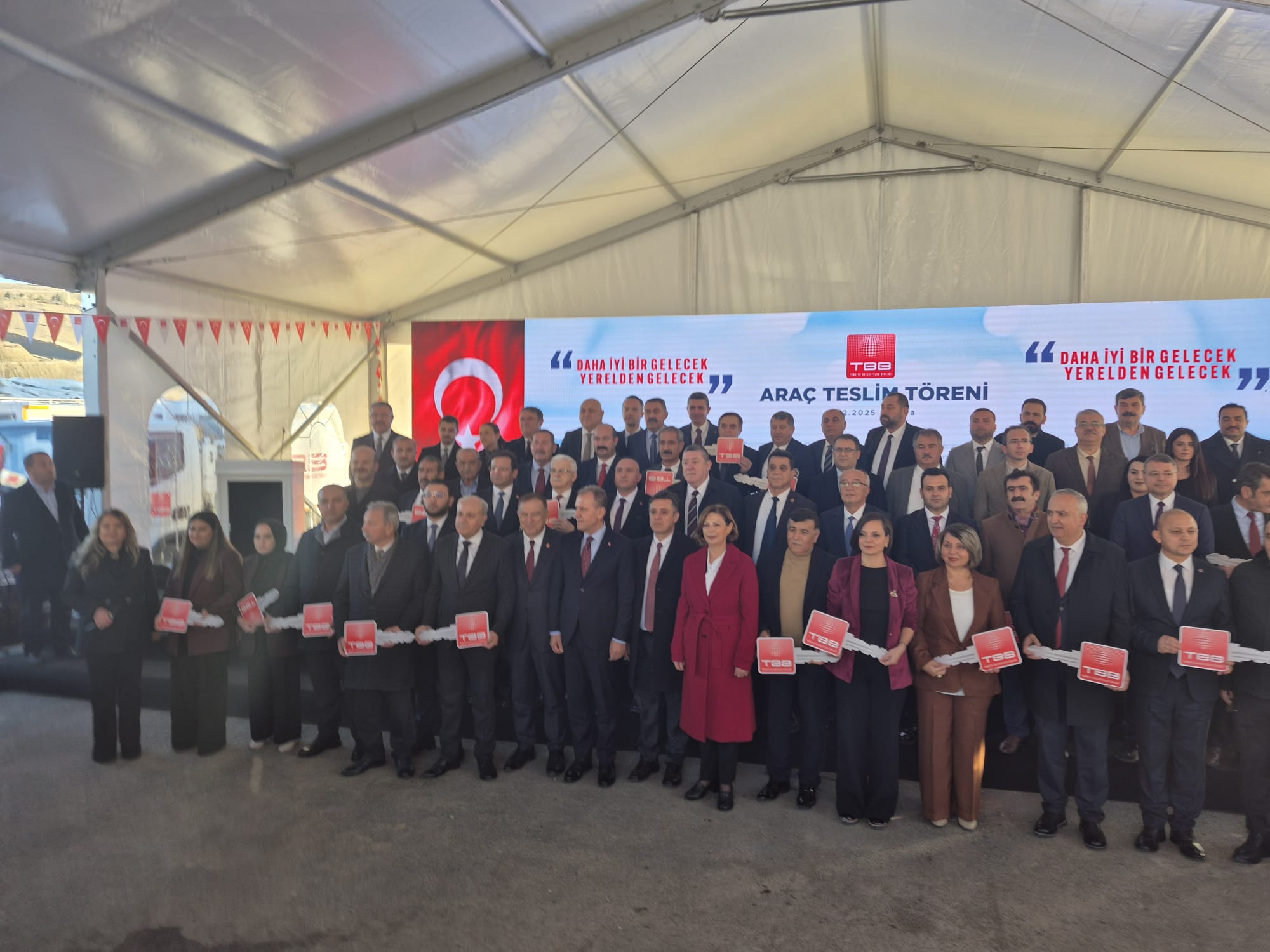 Sali̇hli̇ Beledi̇yesi̇’ne Yeni̇ Çöp Toplama Kamyonu (4)