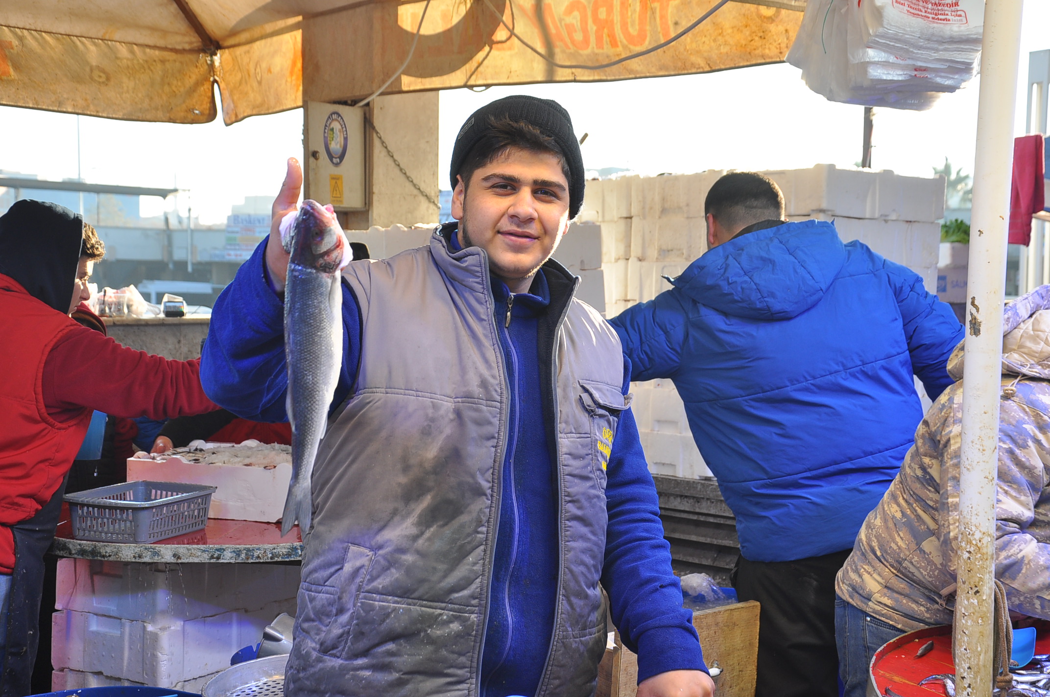Salihli Carsamba Pazarinda Balik Fiyatlari 17 Aralik Carsamba Pazarin En Pahalisi Barb (10)