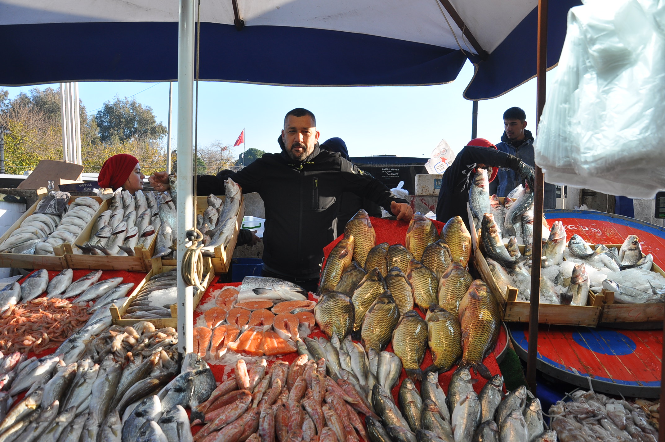 Salihli Carsamba Pazarinda Balik Fiyatlari 17 Aralik Carsamba Pazarin En Pahalisi Barb (17)