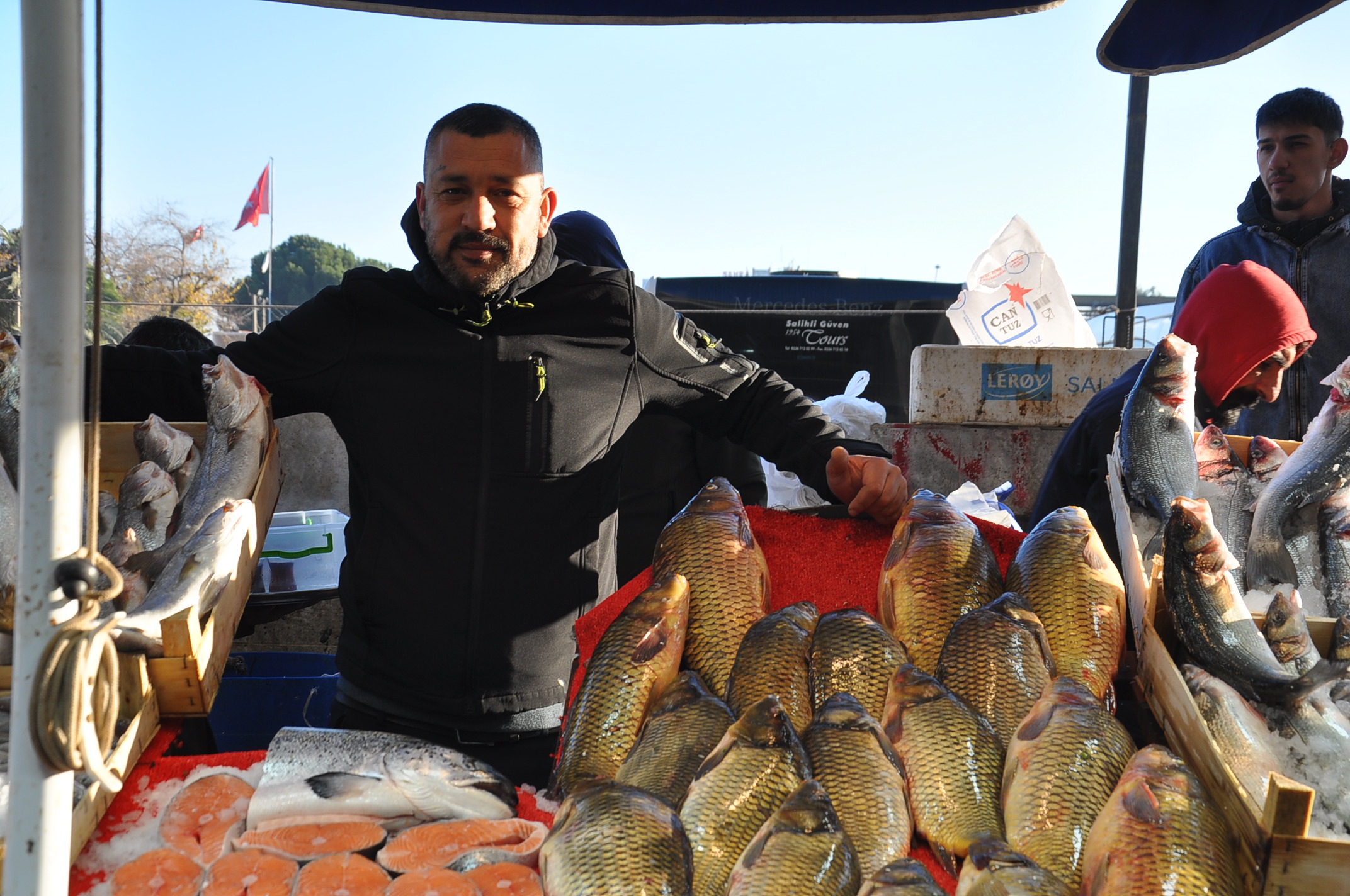 Salihli Carsamba Pazarinda Balik Fiyatlari 17 Aralik Carsamba Pazarin En Pahalisi Barb (18)