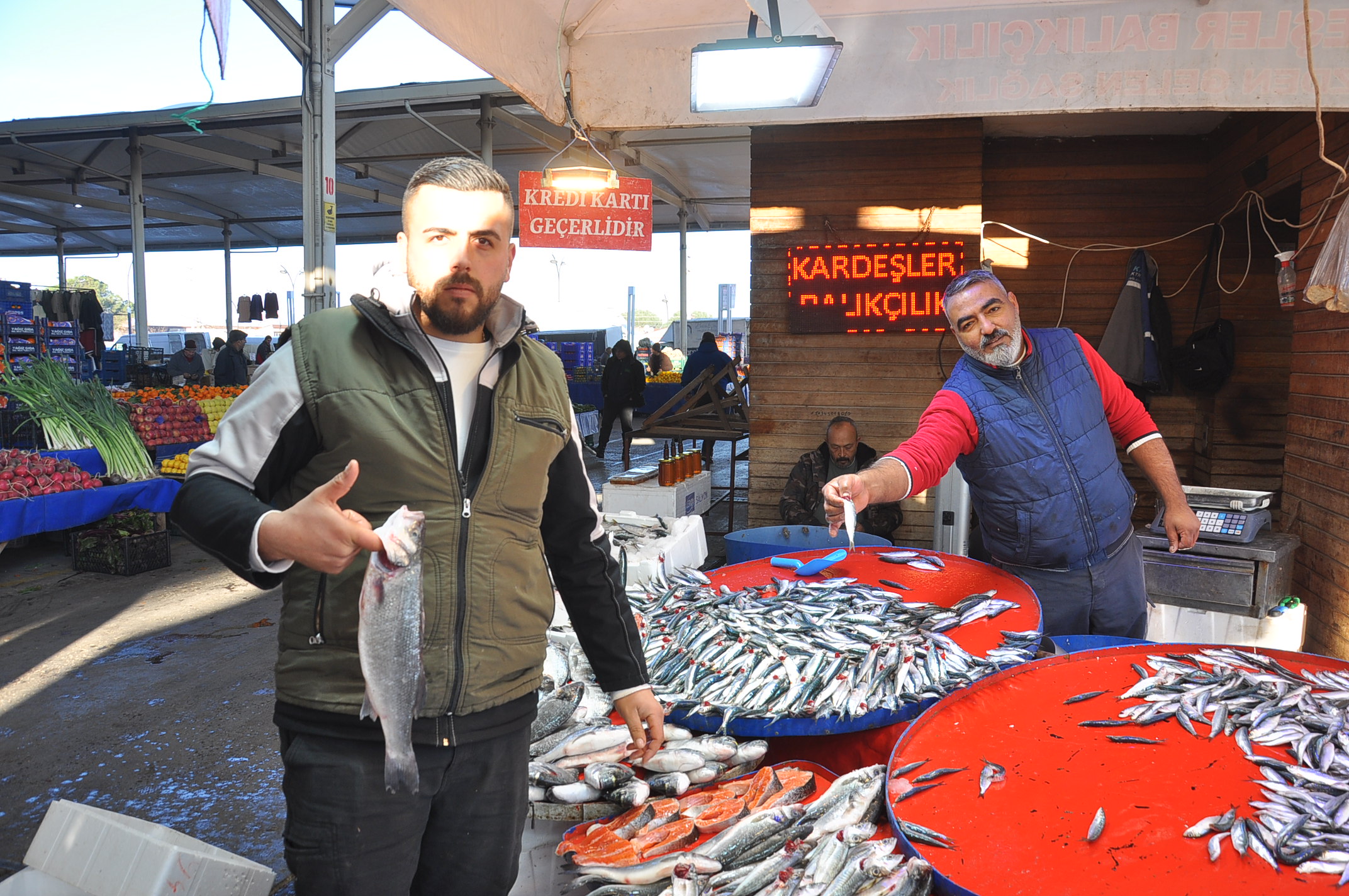 Salihli Carsamba Pazarinda Balik Fiyatlari 17 Aralik Carsamba Pazarin En Pahalisi Barb (3)