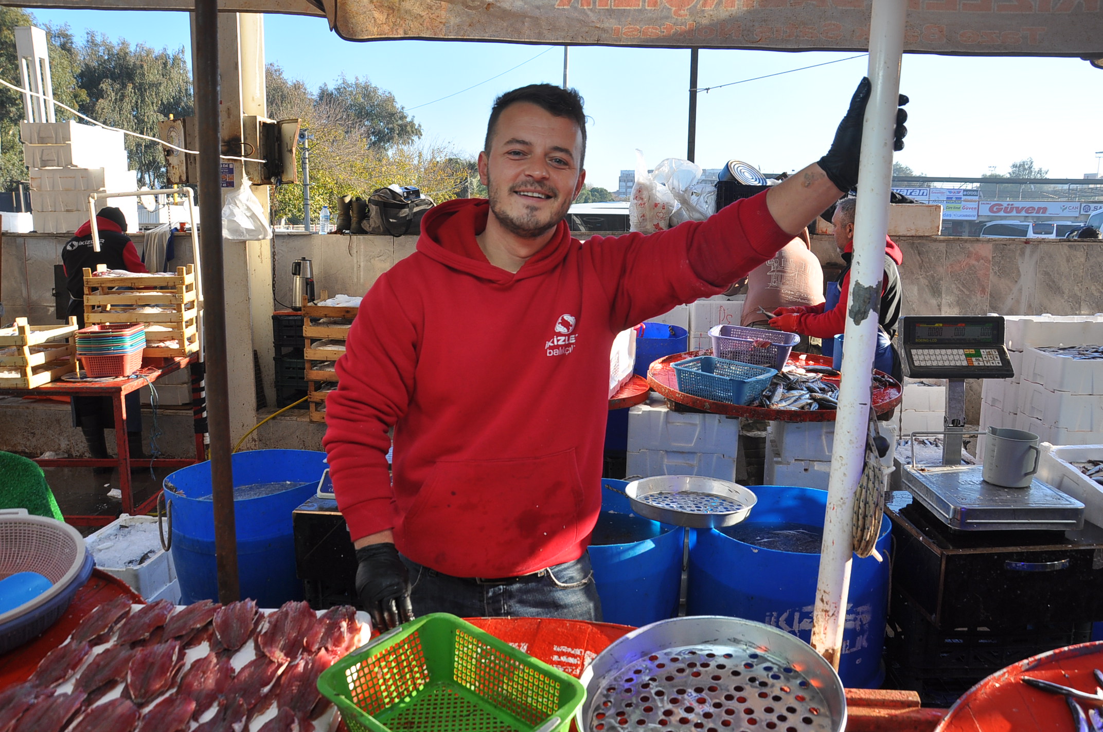 Salihli Carsamba Pazarinda Balik Fiyatlari 17 Aralik Carsamba Pazarin En Pahalisi Barb (4)