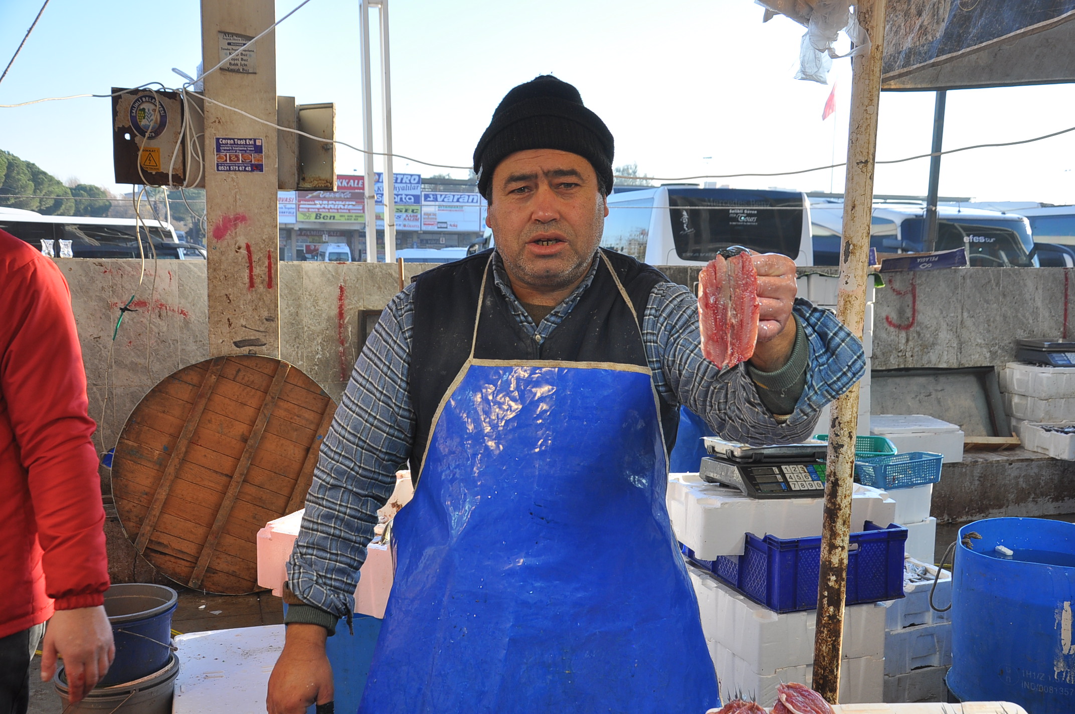 Salihli Carsamba Pazarinda Balik Fiyatlari 17 Aralik Carsamba Pazarin En Pahalisi Barb (6)
