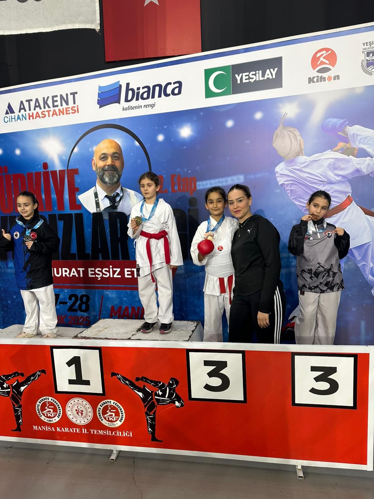 Salihli Deniz Urkmez Karate Spor Kulubu Ogrencileri Manisa Etabina Damga Vurdu (2)