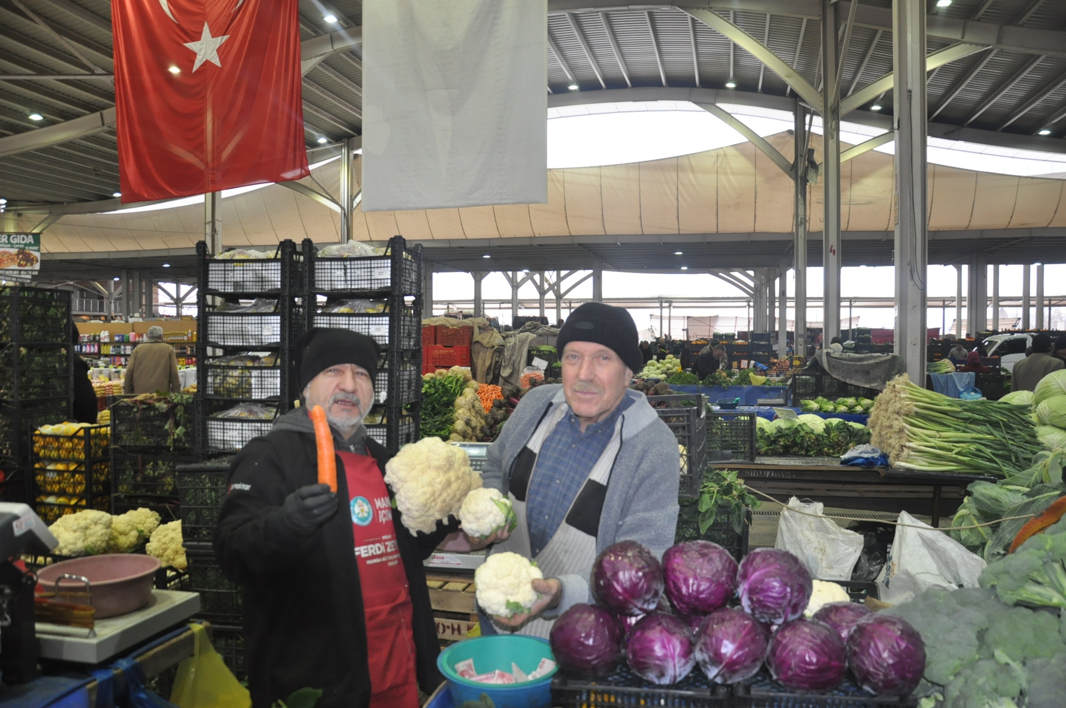Salihli Icin Pazardaki Guncel Fiyatlar 31 Aralik Carsamba Pazaryerinde Yilbasi Telasi (10)