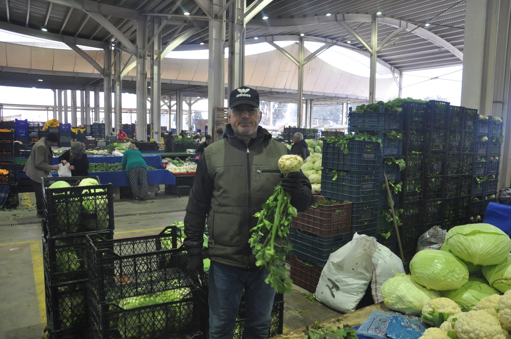 Salihli Icin Pazardaki Guncel Fiyatlar 31 Aralik Carsamba Pazaryerinde Yilbasi Telasi (12)