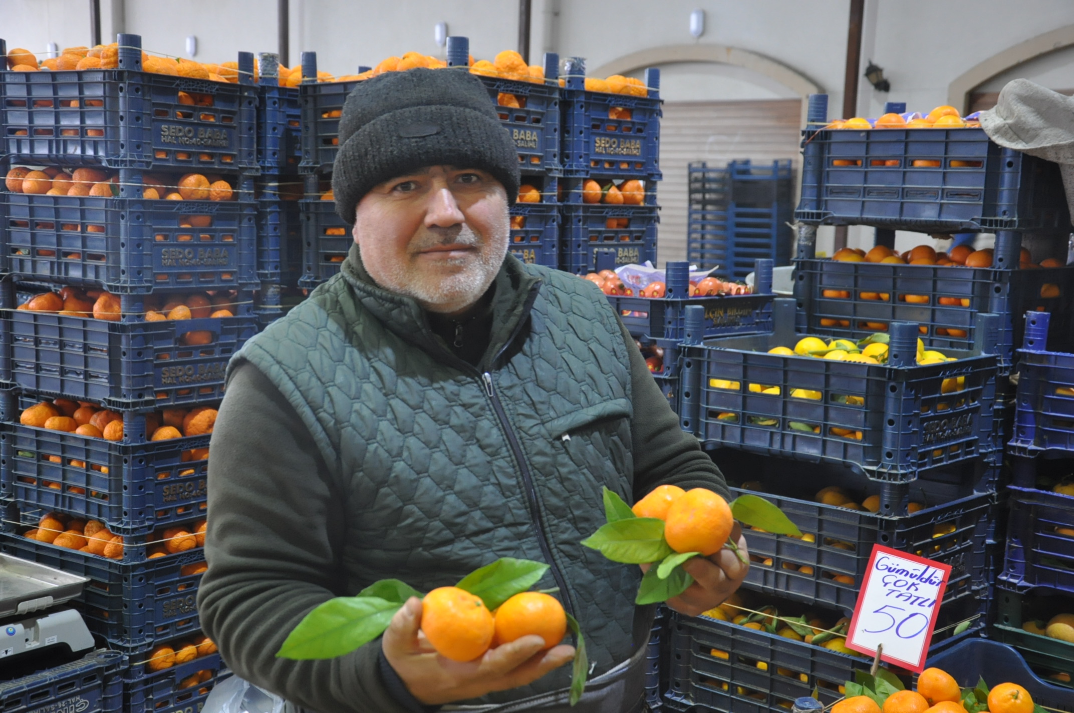 Salihli Icin Pazardaki Guncel Fiyatlar 31 Aralik Carsamba Pazaryerinde Yilbasi Telasi (14)