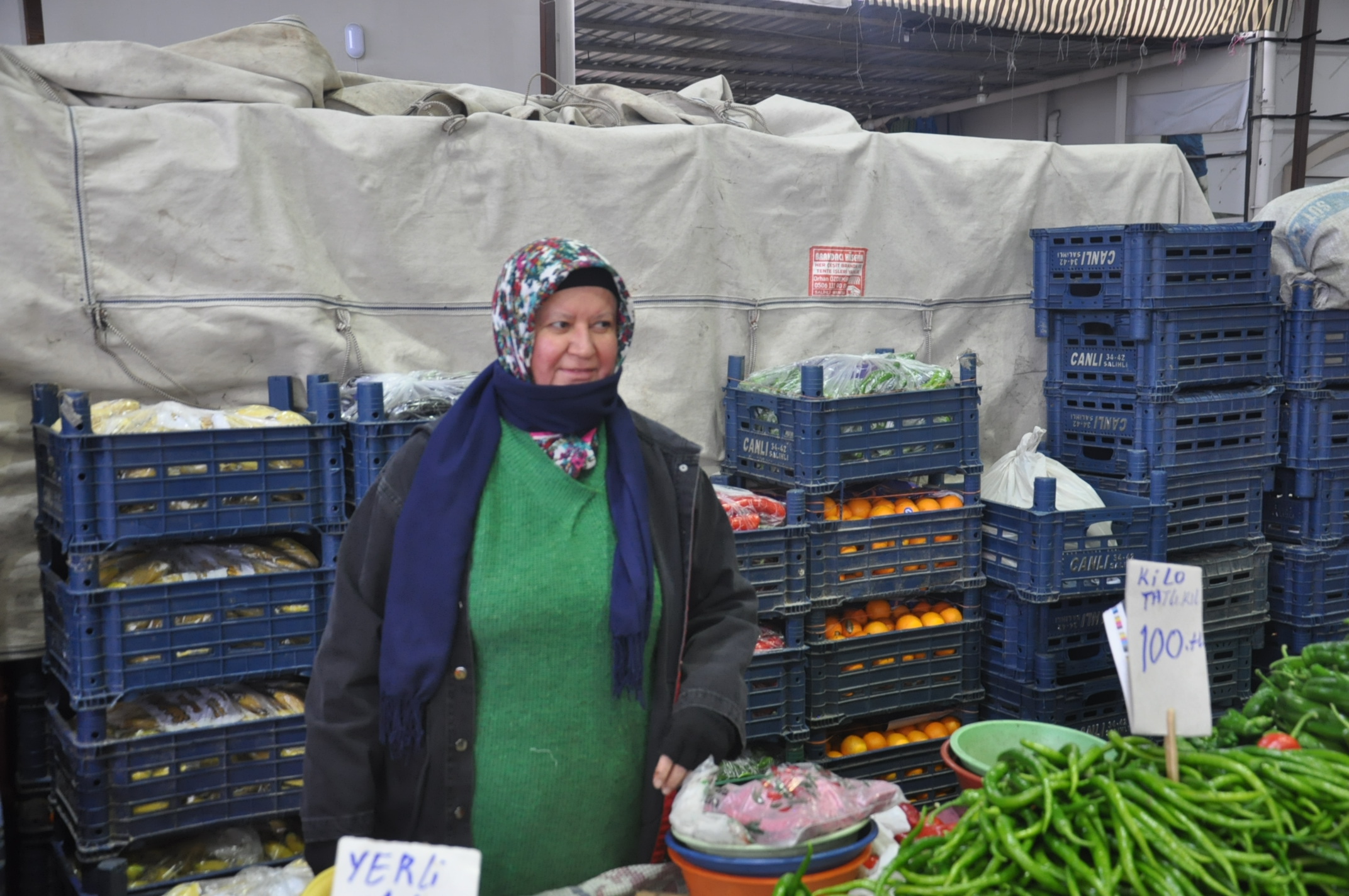 Salihli Icin Pazardaki Guncel Fiyatlar 31 Aralik Carsamba Pazaryerinde Yilbasi Telasi (15)
