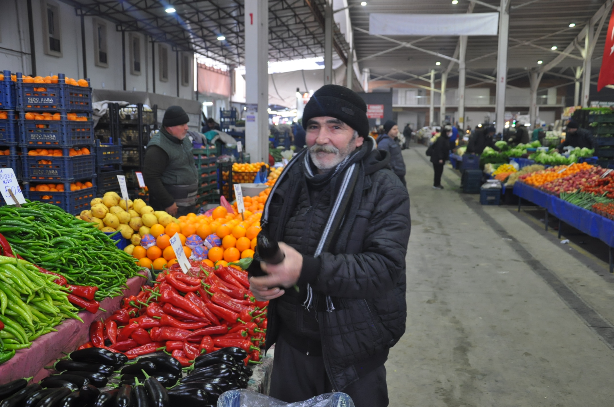 Salihli Icin Pazardaki Guncel Fiyatlar 31 Aralik Carsamba Pazaryerinde Yilbasi Telasi (16)