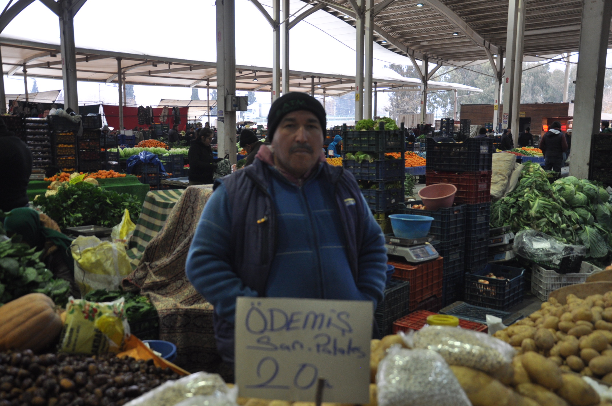 Salihli Icin Pazardaki Guncel Fiyatlar 31 Aralik Carsamba Pazaryerinde Yilbasi Telasi (18)