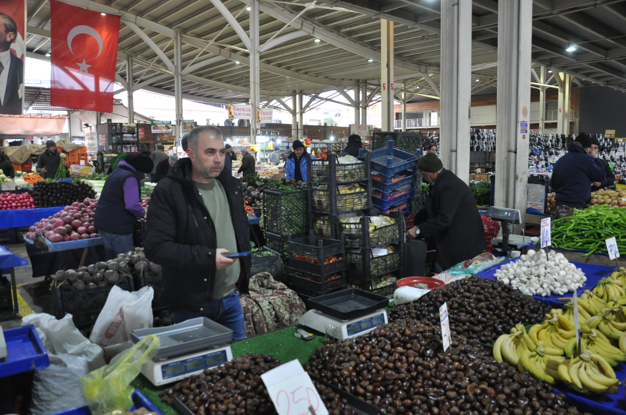 Salihli Icin Pazardaki Guncel Fiyatlar 31 Aralik Carsamba Pazaryerinde Yilbasi Telasi (2)