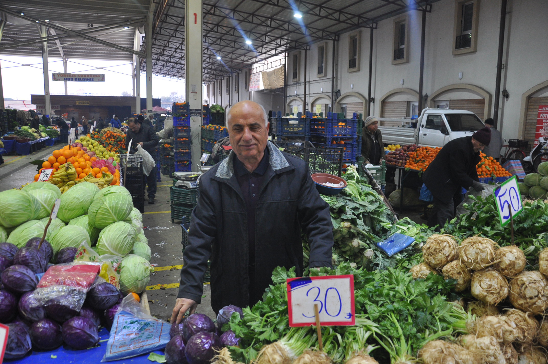 Salihli Icin Pazardaki Guncel Fiyatlar 31 Aralik Carsamba Pazaryerinde Yilbasi Telasi (9)