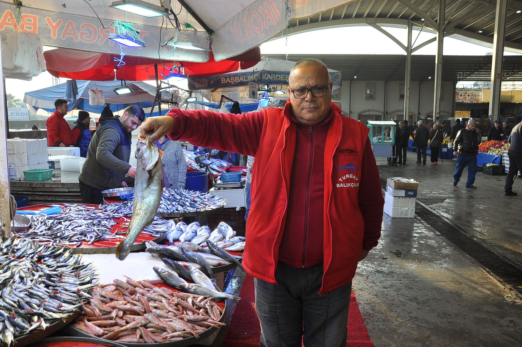 Sali̇hli̇ Pazaryeri̇ Balik Fi̇yatlarti (6)