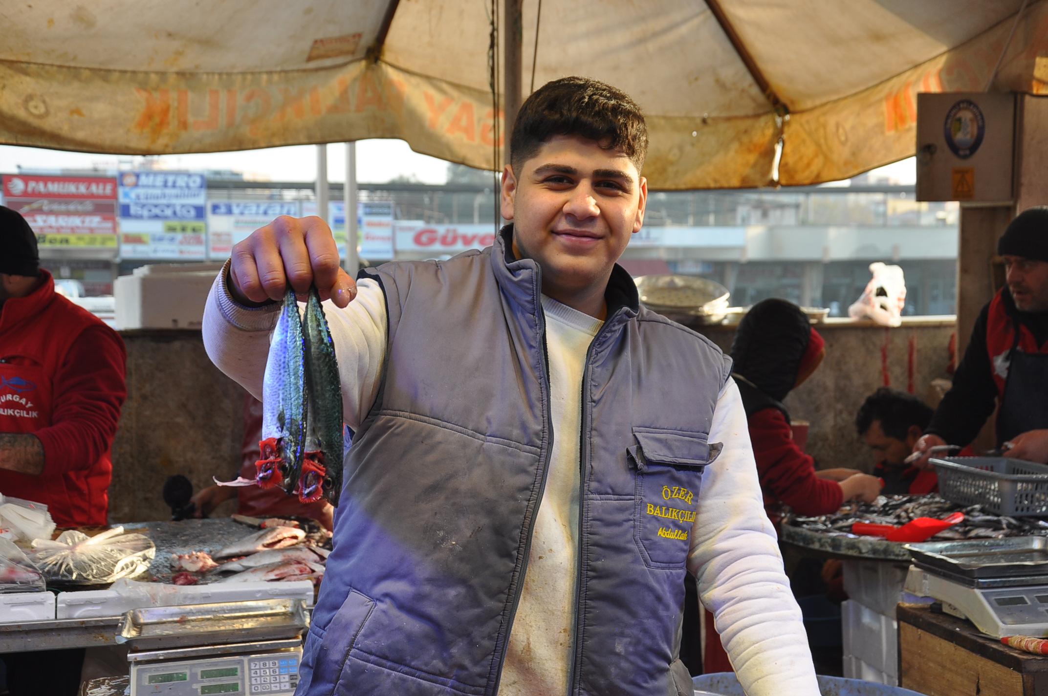 Sali̇hli̇ Pazaryeri̇ Balik Fi̇yatlarti (9)