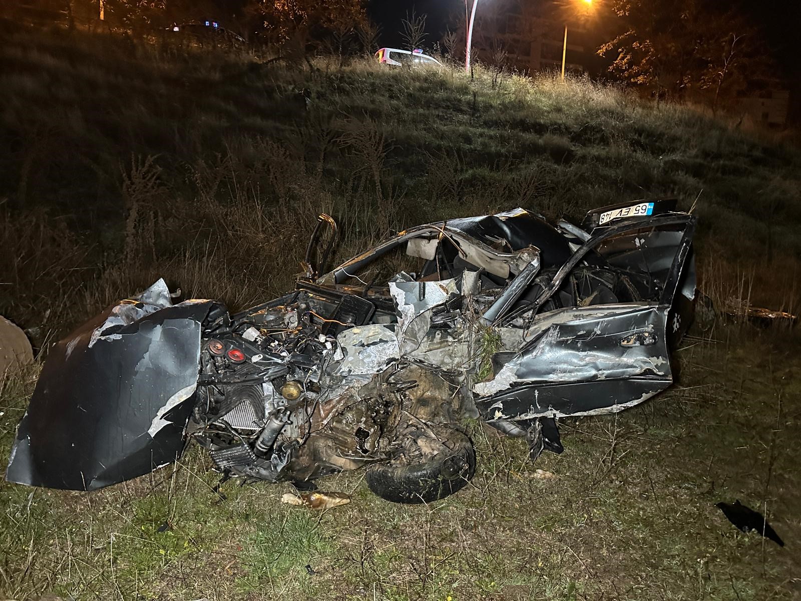 Salihli Uşak Karayolu’nda Korkunç Kaza! Kontrolden Çıkan Araç Şarampole Uçtu, 2 Kişi Hayatını Kaybetti (6)