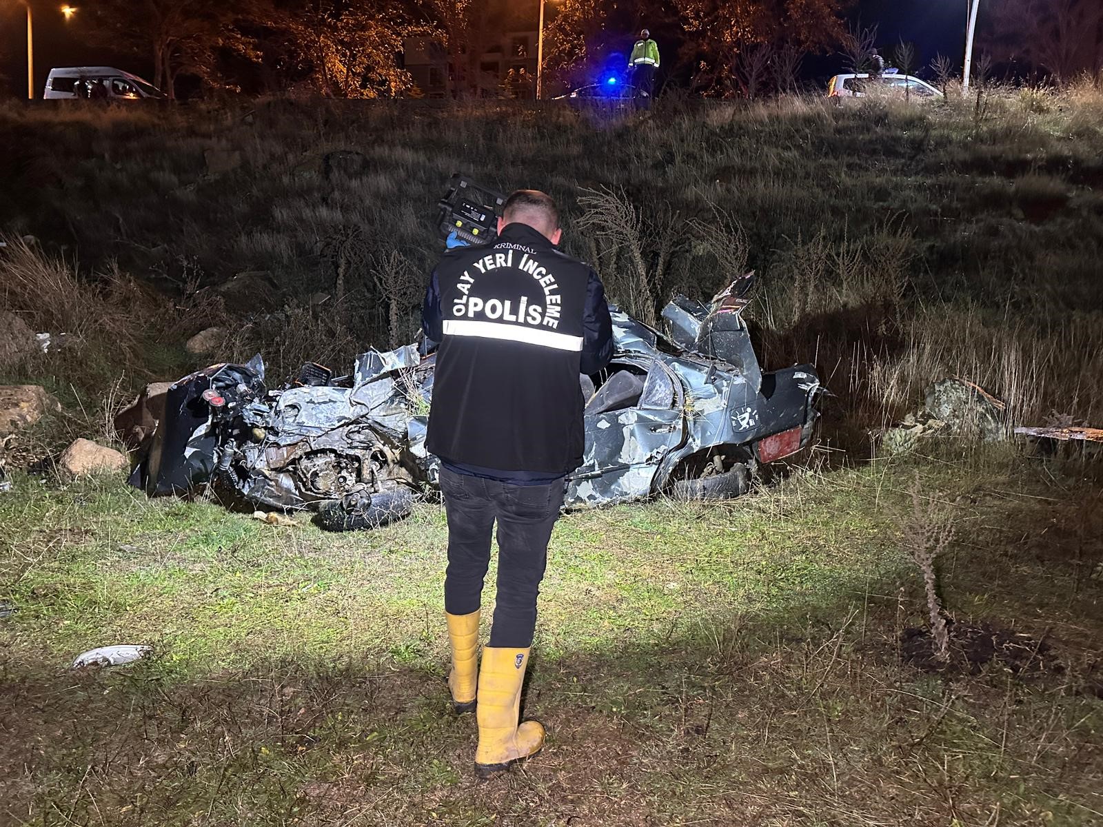 Salihli Uşak Karayolu’nda Korkunç Kaza! Kontrolden Çıkan Araç Şarampole Uçtu, 2 Kişi Hayatını Kaybetti (7)