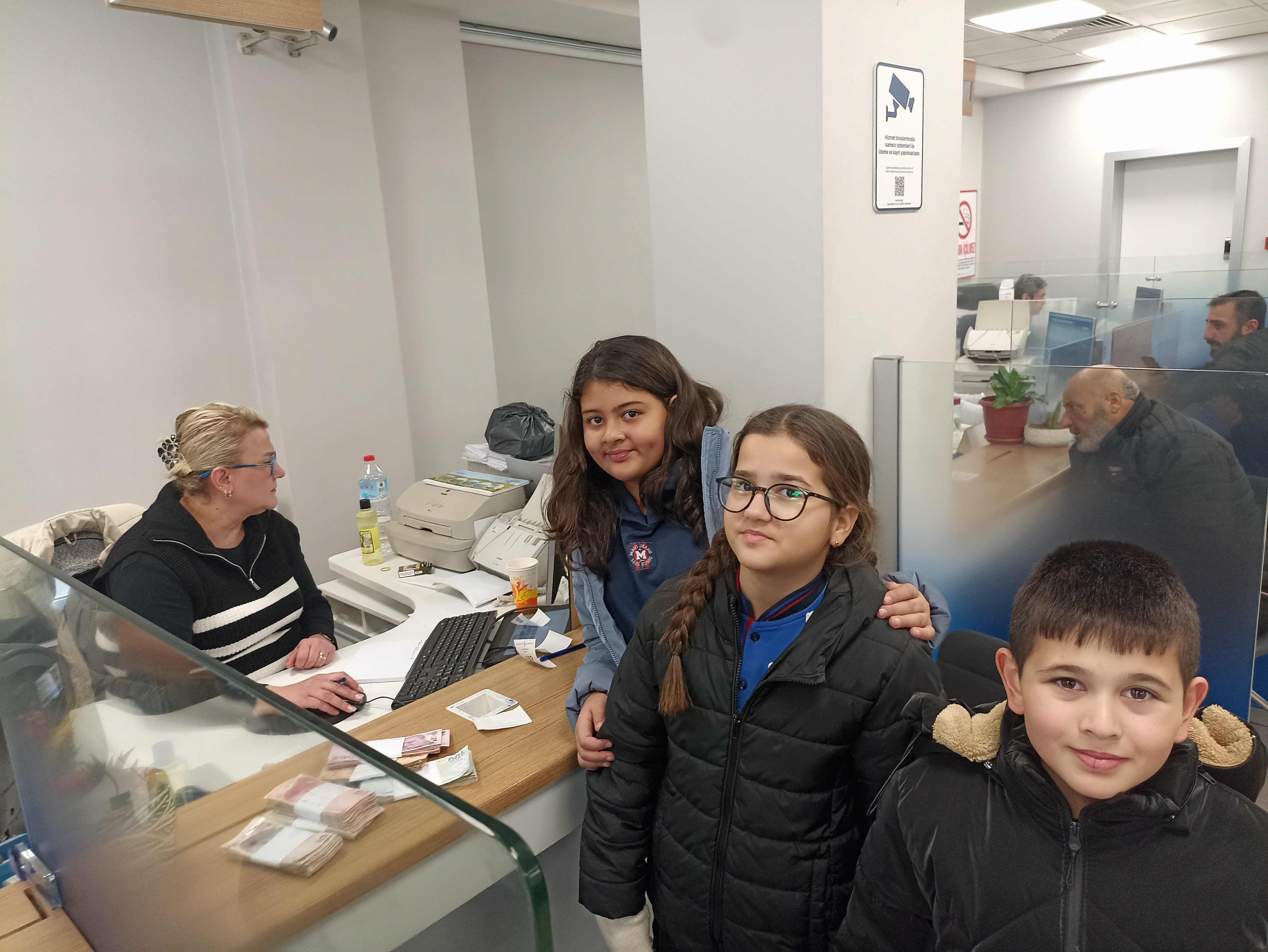 Salihlide Ornek Duyarlilik Ilkokul Ogrencilerinden Loseve Yardim Eli (3)