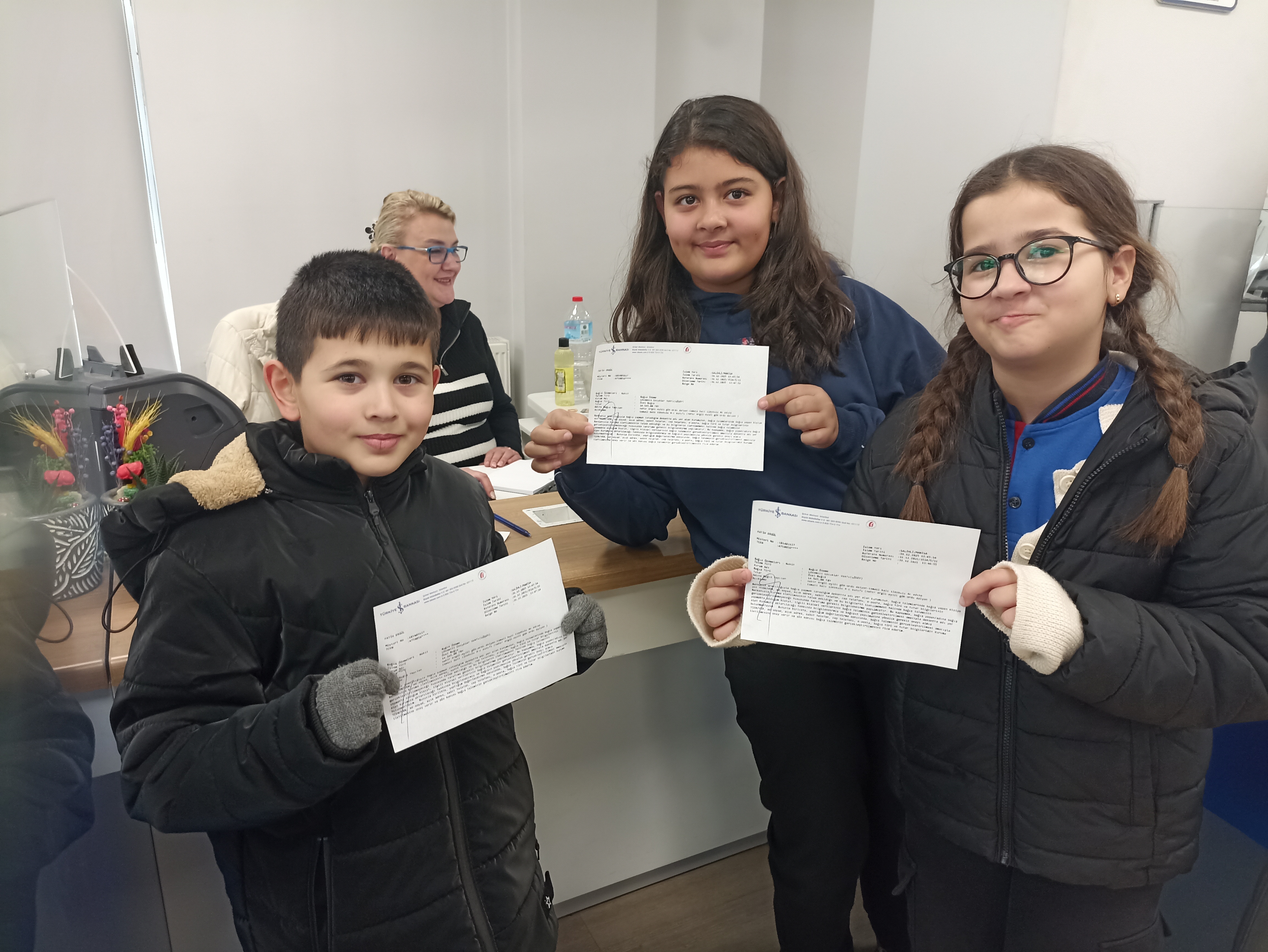 Salihlide Ornek Duyarlilik Ilkokul Ogrencilerinden Loseve Yardim Eli (4)